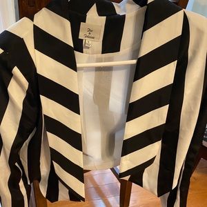 Women's sz. Sm. Black/White jacket Hot & Delicious
